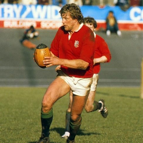 ValorDeRugby's tweet photo. Steve Bainbridge se incorpora a #ValorDeRugby como embajador permanente ante #WorldRugby
🦁 en 1983
🌹 18 caps
⚪⚫ #babaas 6 caps
➕ Conocedor del #Rugby español ya que a finales de los 90 jugó en #AlcobendasRugby 3 temporadas
🔽 Más info 🔽
🌐 https://t.co/Hna8XeN0Cn https://t.co/fglNGR59OH