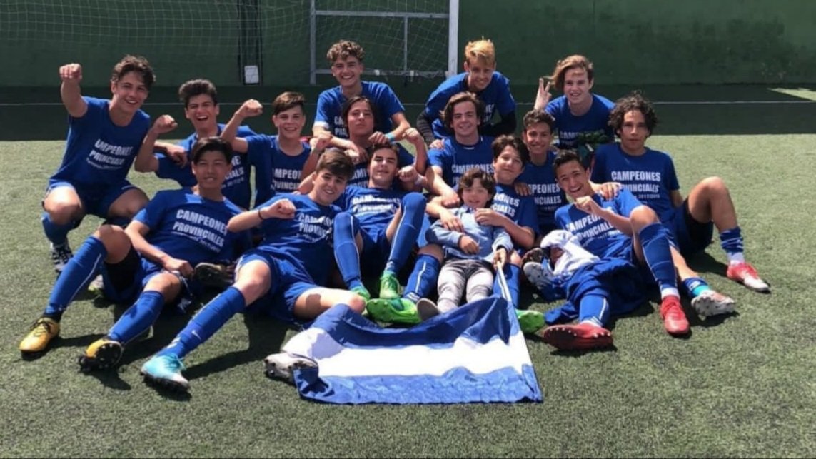 CFTALAVERACANT's tweet photo. Destacar la generación del 2002 que consiguió el ascenso a la categoría regional de la escuela en cadetes y ahora un núcleo amplio de ese equipo nos ha traído la división de honor de nuevo a la ciudad! 

Sigamos trabajando y #LatiendoEnBlanquiazul y el éxito estará garantizado. https://t.co/qAwLoTXRR5