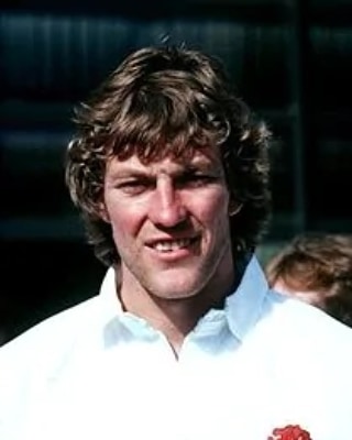 ValorDeRugby's tweet photo. Steve Bainbridge se incorpora a #ValorDeRugby como embajador permanente ante #WorldRugby
🦁 en 1983
🌹 18 caps
⚪⚫ #babaas 6 caps
➕ Conocedor del #Rugby español ya que a finales de los 90 jugó en #AlcobendasRugby 3 temporadas
🔽 Más info 🔽
🌐 https://t.co/Hna8XeN0Cn https://t.co/fglNGR59OH