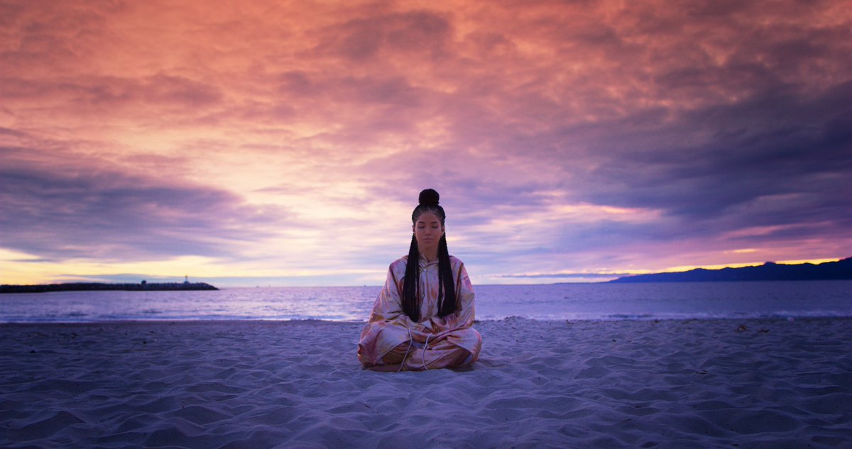JheneAiko's tweet photo. waiting for a miracle... i'll chill until the sun sets... https://t.co/5FBUily9Hj