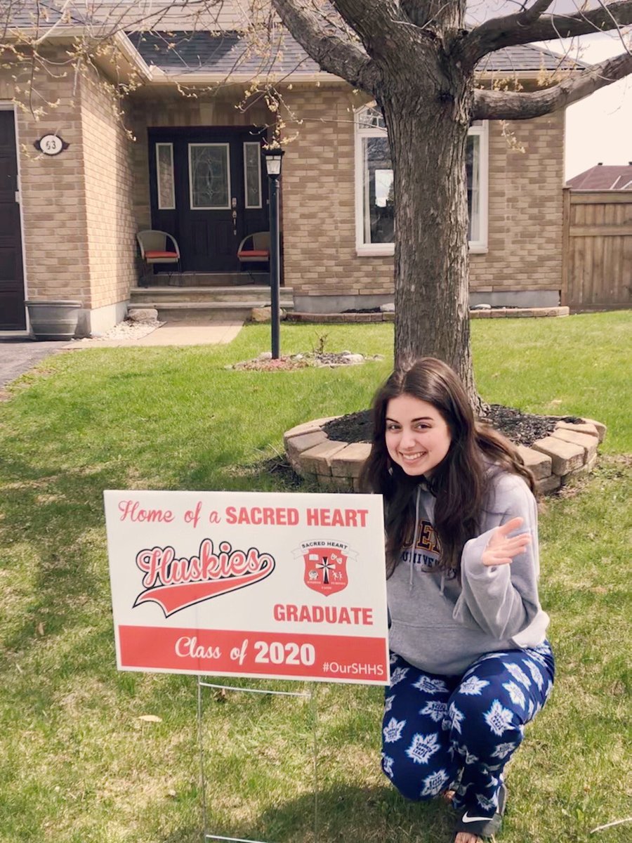 MsArcuriOCSB's tweet photo. Thank you so very much to @SacredHeartOCSB for making our grade 12’s feel so very special! Such a beautiful example of how our board ignites hope! #ocsbHope #ocsbThankful #ocsb #ocsbAtHome #OurSHHS @StStephenOCSB https://t.co/qHEwW2hEB7