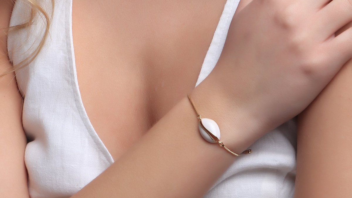 sinthesisshop's tweet photo. Summer #totalwhitelook! 🐚
#whitejewel #whitejewels #whitejewerly #whiteshells #whitebracelets #whiteshellbracelet #whiteshellbracelets #whiteenamelearrings #whitegoldearrings #whitesets #whitegoldset #whiteenameljewelry
https://t.co/7ydEjmL5jo https://t.co/IANuYz0p1c