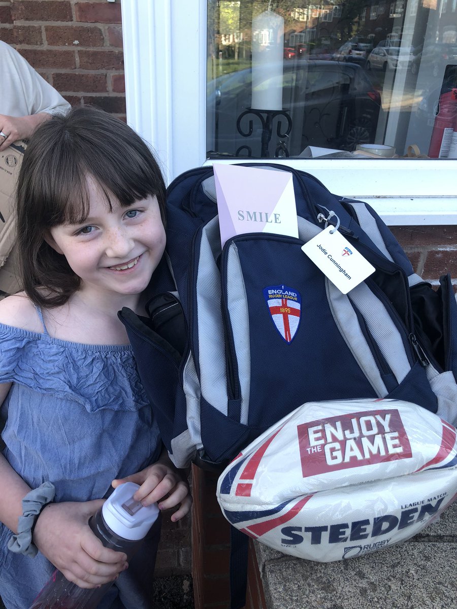 sherlockslife86's tweet photo. Thank you @Jodie_cunny for my new bag. I’m going to use it for training and games. Wow can’t believe this bag was at the World Cup in Australia #RugbyLeague @England_RL https://t.co/57soCwDEVC