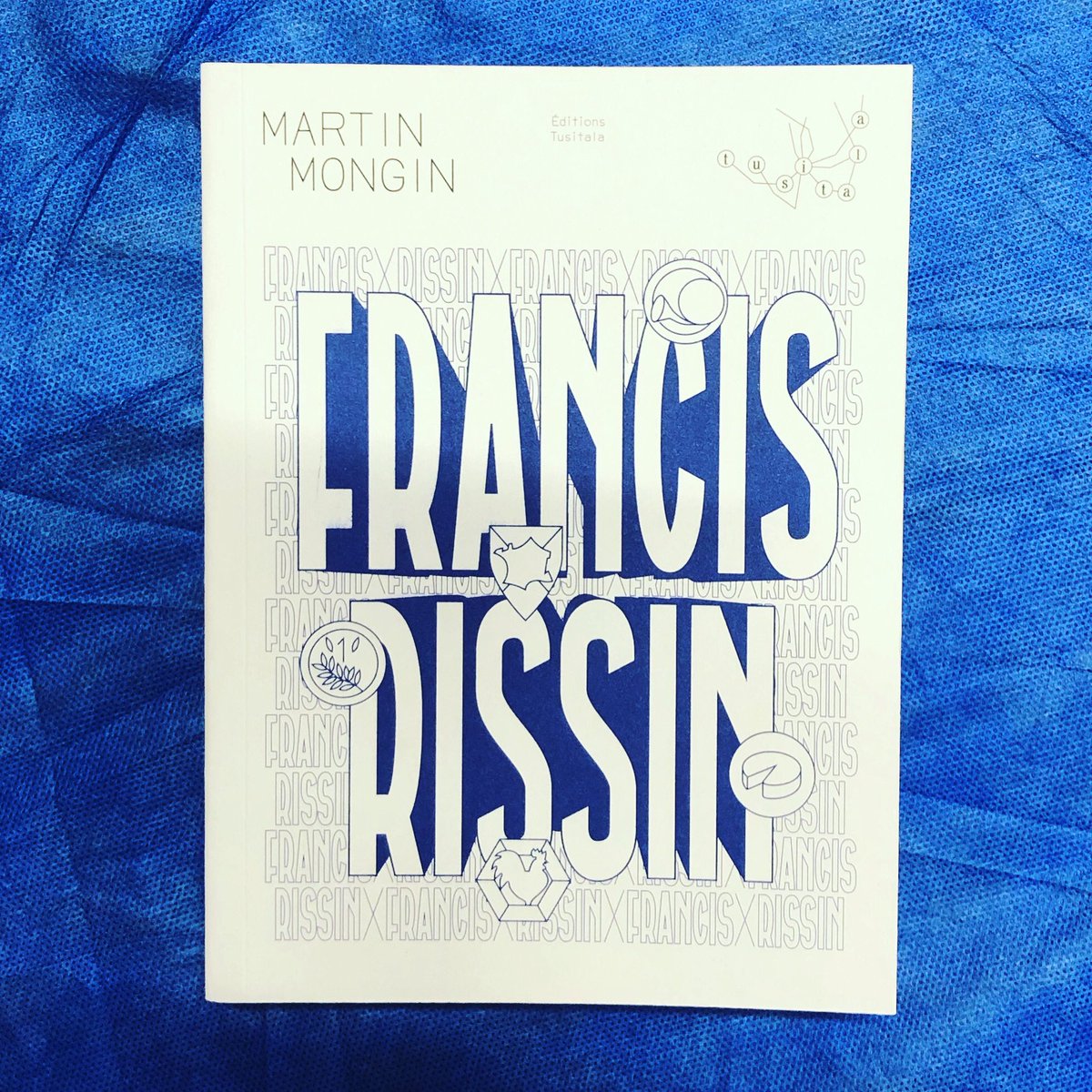outetin's tweet photo. #VendrediLecture « Francis Rissin » de Martin Mongin aux éditions Tusitala. Un roman vertigineux par les sujets abordés, sa profondeur, son intention, la maîtrise des genres et la fluidité de la narration.
#francisrissin #premierroman
#rl2019 @VendrediLecture https://t.co/7aS6D2rkvr