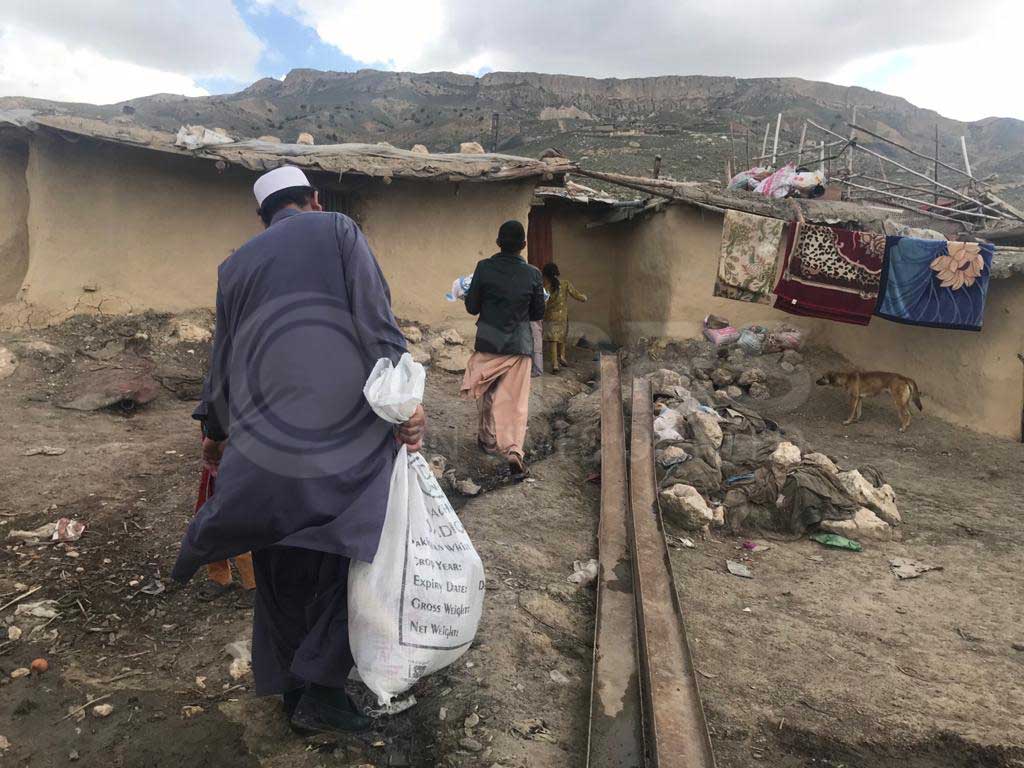 CDRSWORLD's tweet image. An hour’s drive from #Quetta Spin Karez is famous for its coal mines &amp;amp; nearby lake. @cdrsyouthPK and #qadam, together with our donor #UKMAP were determined to aid these beautiful people. Family food packs,necessities distributed to  50 families of 300 people.
#covid19 #food