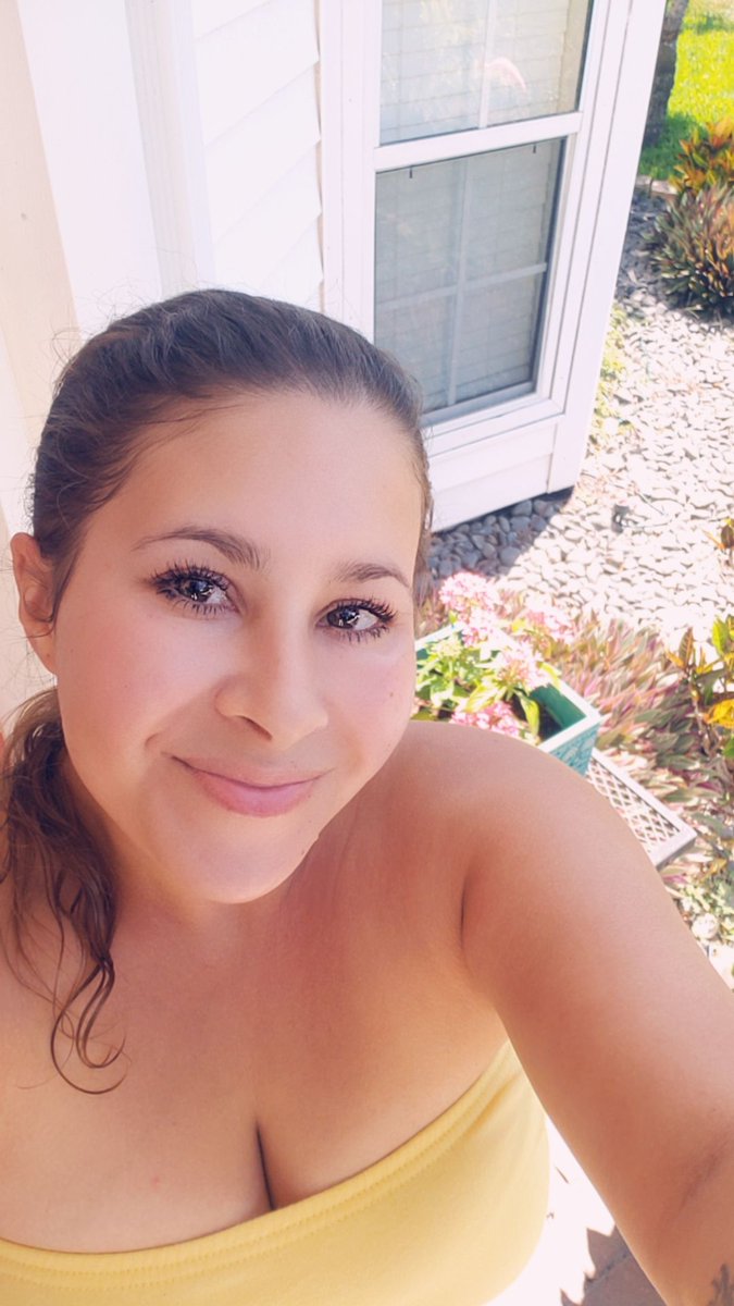 NaishaBoricua31's tweet photo. It's a beautiful day out! 
I've procrastinated long enough! Back to my weeding!😁
#itsabelautifulday https://t.co/6aAL9VxyUo