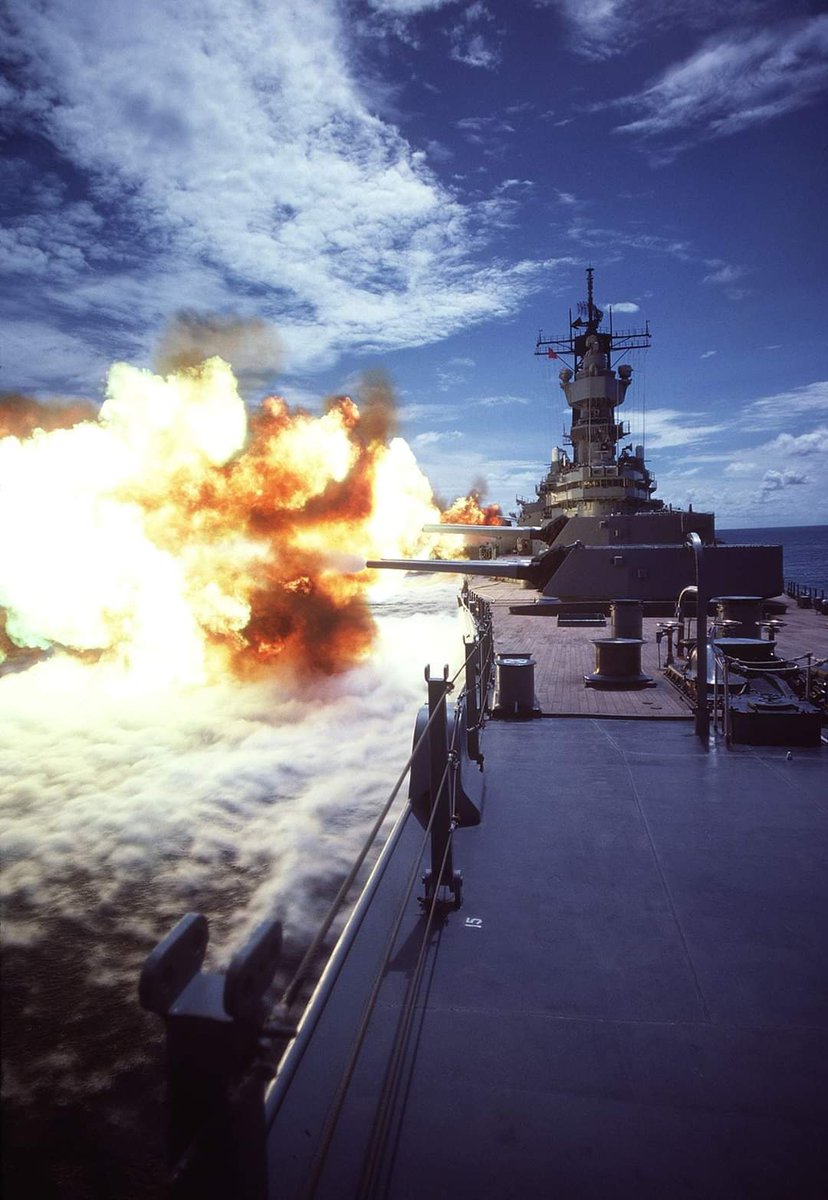 thegeneralboard's tweet photo. Firepower Friday!
@ussiowa (BB-61) firing a broadside on July 1, 1984.
#FridayFirepower #fridaymorning #History #USNavy https://t.co/74P79pdsFo