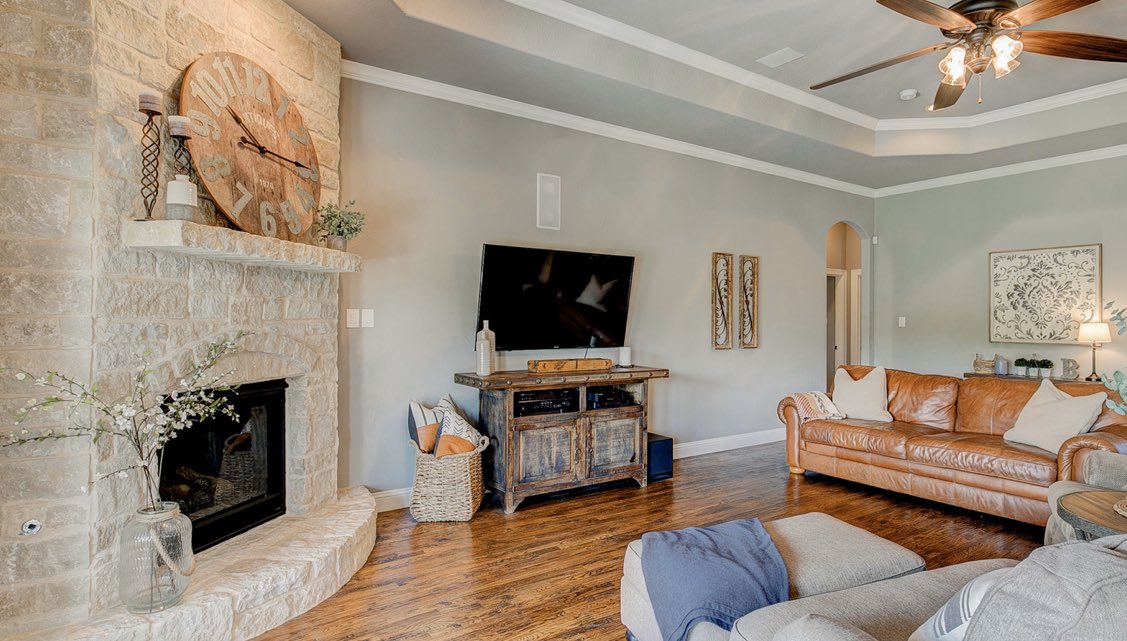 kimmccall777's tweet photo. 🤩 Wow! Here’s the one!🤩
Exquisite Canyon West dream home elevated on 1.46 acres / Incredible design / 4 large bedrooms/ 3.5 bathrooms / 3 Car Garage. Impeccable design / foam insulation / tankless water heater / lavish kitchen / too much to list... $482,000  / Brock ISD https://t.co/yEn9P2V1iE