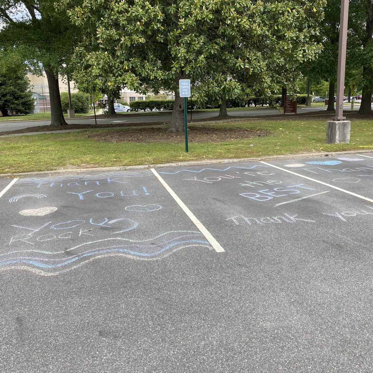 CSI J. McCartney (@csimccartney) on Twitter photo So great to see this when I walked out of the office today. We have the most supportive community! Come serve those who appreciate your service. We’re hiring. <a href="/CCPDVa/">Chesterfield Police</a> <a href="/CfieldVA911/">Chesterfield Emergency Communications</a> <a href="/CcpdRecruiting/">CCPDPoliceRecruiting</a> So great to see this when I walked out of the office today. We have the most supportive community! Come serve those who appreciate your service. We’re hiring. <a href="/CCPDVa/">Chesterfield Police</a> <a href="/CfieldVA911/">Chesterfield Emergency Communications</a> <a href="/CcpdRecruiting/">CCPDPoliceRecruiting</a>
