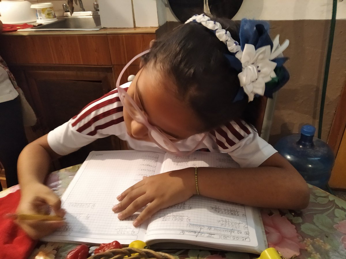 eldiagramavrl's tweet photo. Las señoritas de la casa haciendo sus tareas de la mañana, siguiendo las orientaciones de #CadaFamiliaUnaEscuela y de sus maestras Esther y Silmary. #QuedateEnCasa #IIIMomento #Ribas @FundabitAragua @PedroGordon_21 @MYova120 @leoalvacabrera #FundabitAvanzaContigo https://t.co/BVNgp5O24C