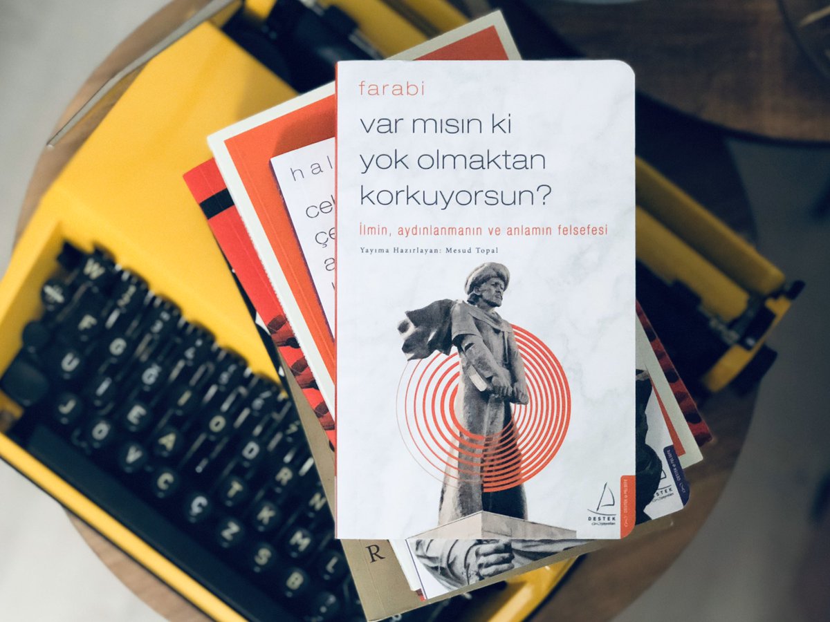 Zamanın ters, sohbetin faydasız, herkesin bezgin ve her başın bir ağrı taşıdığını görünce, evime kapanıp haysiyetimi korudum.

| Farabi, Var Mısın Ki Yok Olmaktan Korkuyorsun (Öneri Kitap 👇🏻)