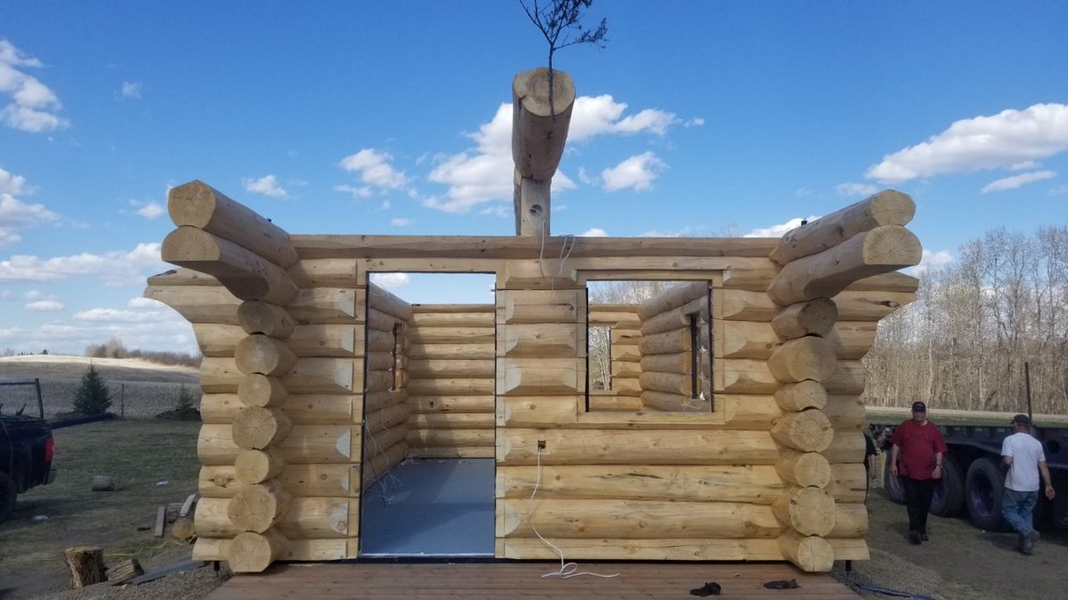 MH_WoodS's tweet image. Our small cabin has been reassembled at it&apos;s home near Glendon, AB😊 Does anyone know the reason a log builder puts a small twig or branch on the build when it is complete? #logbuilder #loghome #logcabin #countryliving #customloghome #customlogbuilder