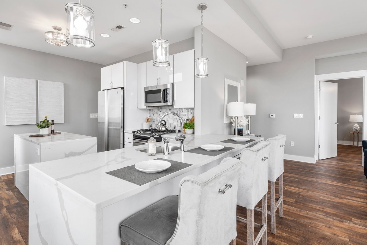 _JamieRaphael's tweet image. Check Out This Amazing Corner Unit At A Great Value!

📍 1101 Locust Street Unit #8B, Philadelphia, PA 19107

3 bed/den | 3.5 bath | 2,100 sq ft | $1,299,000

Walk through the interactive Matterport and measure any room!

my.matterport.com/show/m=dyfyxZZ…

Contact me for more details!