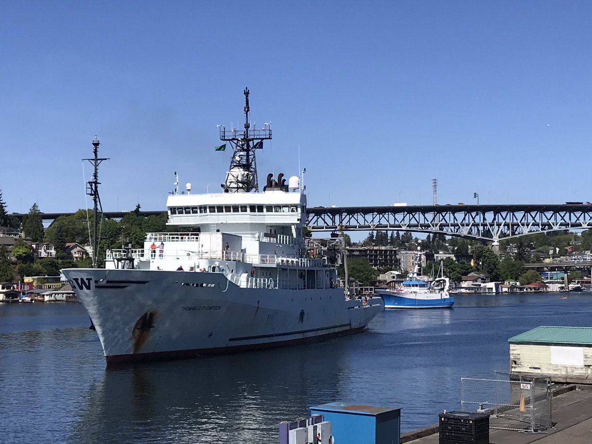 barefoot_wander's tweet photo. Possibly the most exciting morning I’ve had in a while. Rode with the TGT from the locks to MSB! And got to see so many people from @UWOcean (from a distance) and Seattlites come out to welcome her home. @UWEnvironment @unols https://t.co/EOltXOMEoC
