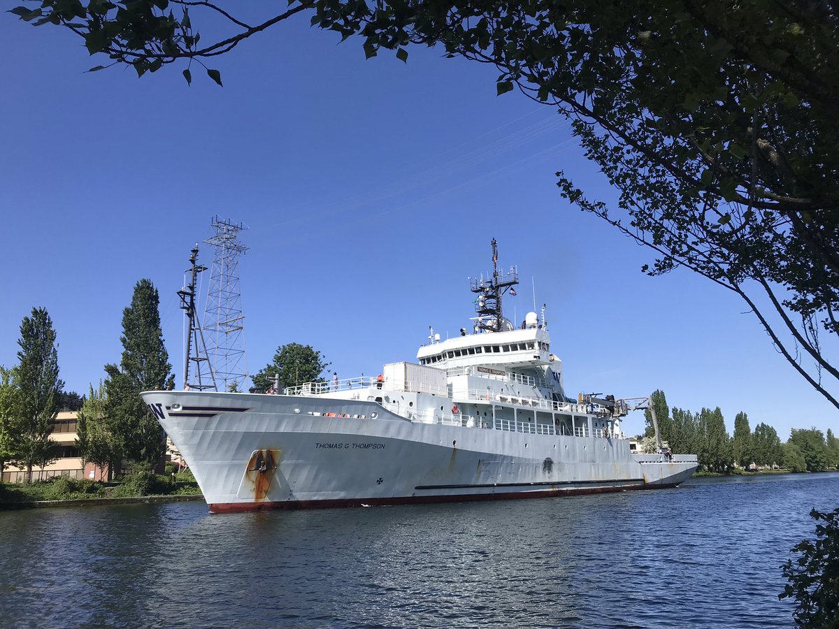 barefoot_wander's tweet photo. Possibly the most exciting morning I’ve had in a while. Rode with the TGT from the locks to MSB! And got to see so many people from @UWOcean (from a distance) and Seattlites come out to welcome her home. @UWEnvironment @unols https://t.co/EOltXOMEoC