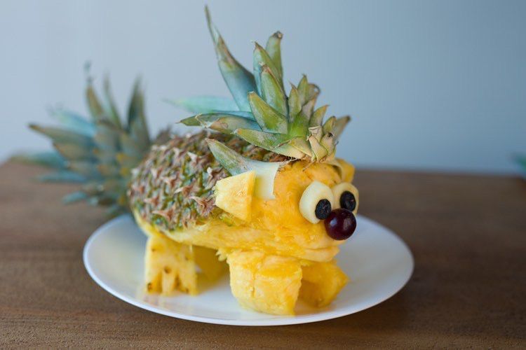 CHFUSA's tweet photo. Who says you aren't supposed to play with your food? 🍍 If you're feeling creative, try carving a #pineapple like blogger Natz Nibblez for a fruity, #kidfriendly art project! ✨ Plus, be sure to snap a photo and tag us! We can't wait to see what you create. #produceforkids https://t.co/OQURSSSeSv