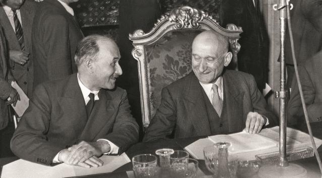 #journeedeleurope 
9 mai 1950  Robert Schuman posait les fondations d'une Europe unifiée avec la CECA psdée par J.Monnet. 70 ans après, où cette union européenne des respirateurs, masques, gel au regard de la crise sanitaire ? Le #COVID19 a-t-il eu raison de cette Union ? 
#Chine