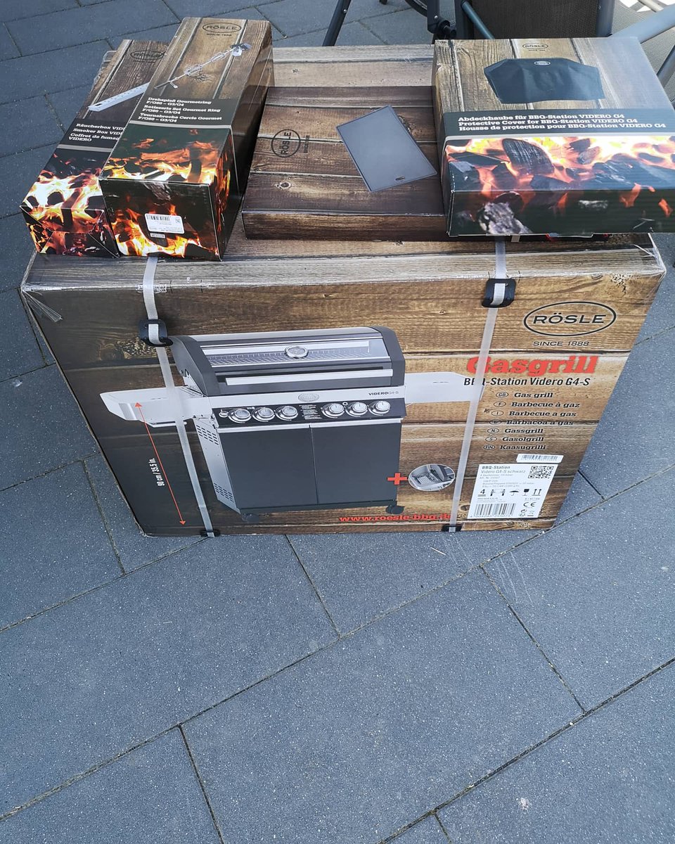 LosBauchosBBQ's tweet photo. Heute ist ein neues Familienmitglied bei mir eingezogen...
Die Entscheidung ist schnell auf den Rösle Videro G4-S gefallen und nach dem netten Kontakt mit @roesle_official war ich mir sicher, dass es mein Gerät wird...
.
#beitragenthältwerbung #losbauchosbbq #bbq #barbecue #bbque https://t.co/v13FdeFSFH