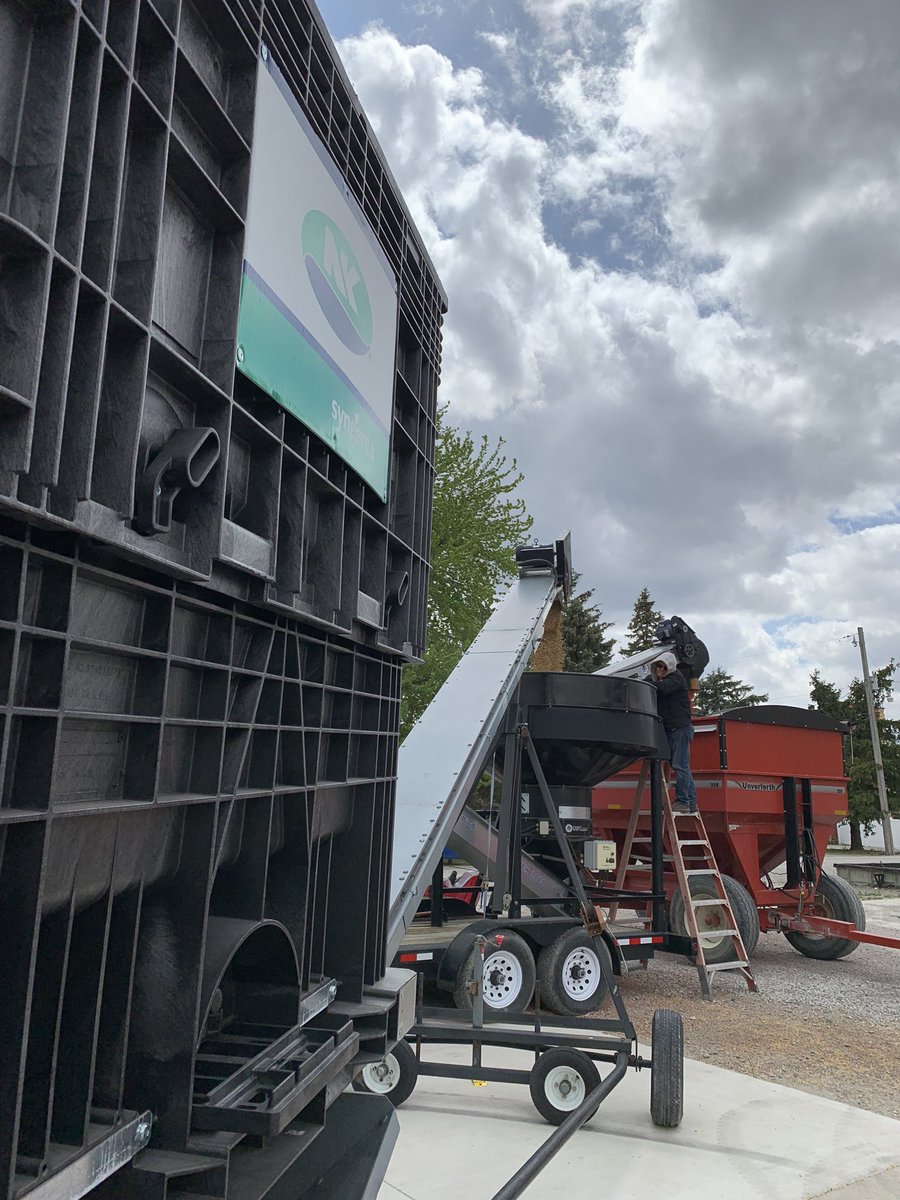 Treating up the last load of @NKSeeds for the season with SeedShield Max to protect these little guys from the weekend cold. Shoutout to @LukeRivir @theVodkaTom @jaketheseedguy for all their help with these new products #dontplantthemnaked #plant20