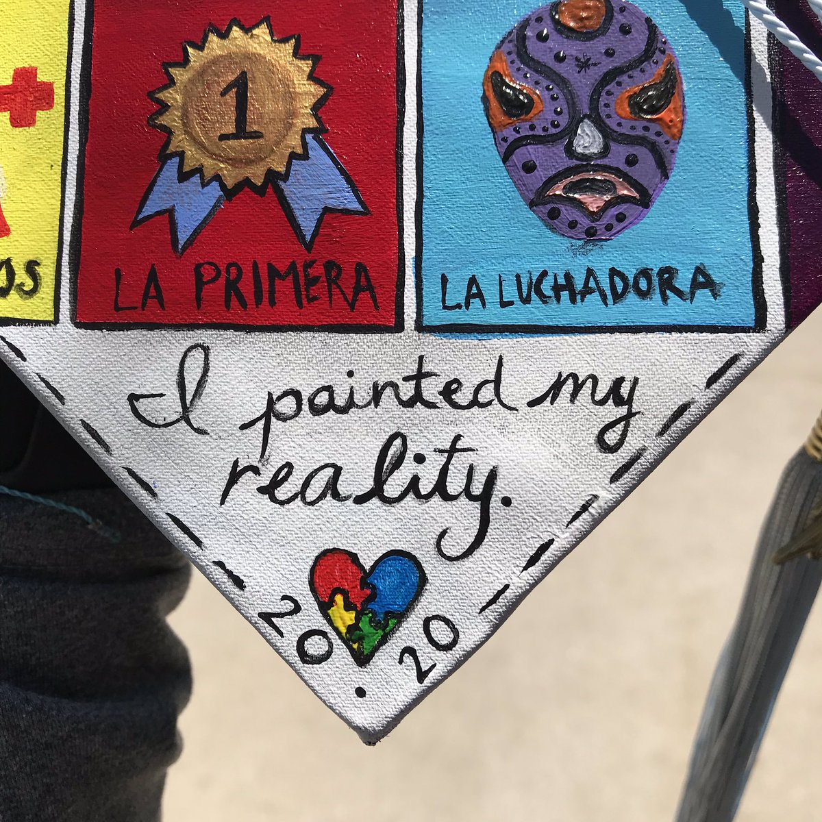 lei_la_artista's tweet photo. Say hello to my graduation cap, by ME. 🎓 https://t.co/aJw6TkWGFD