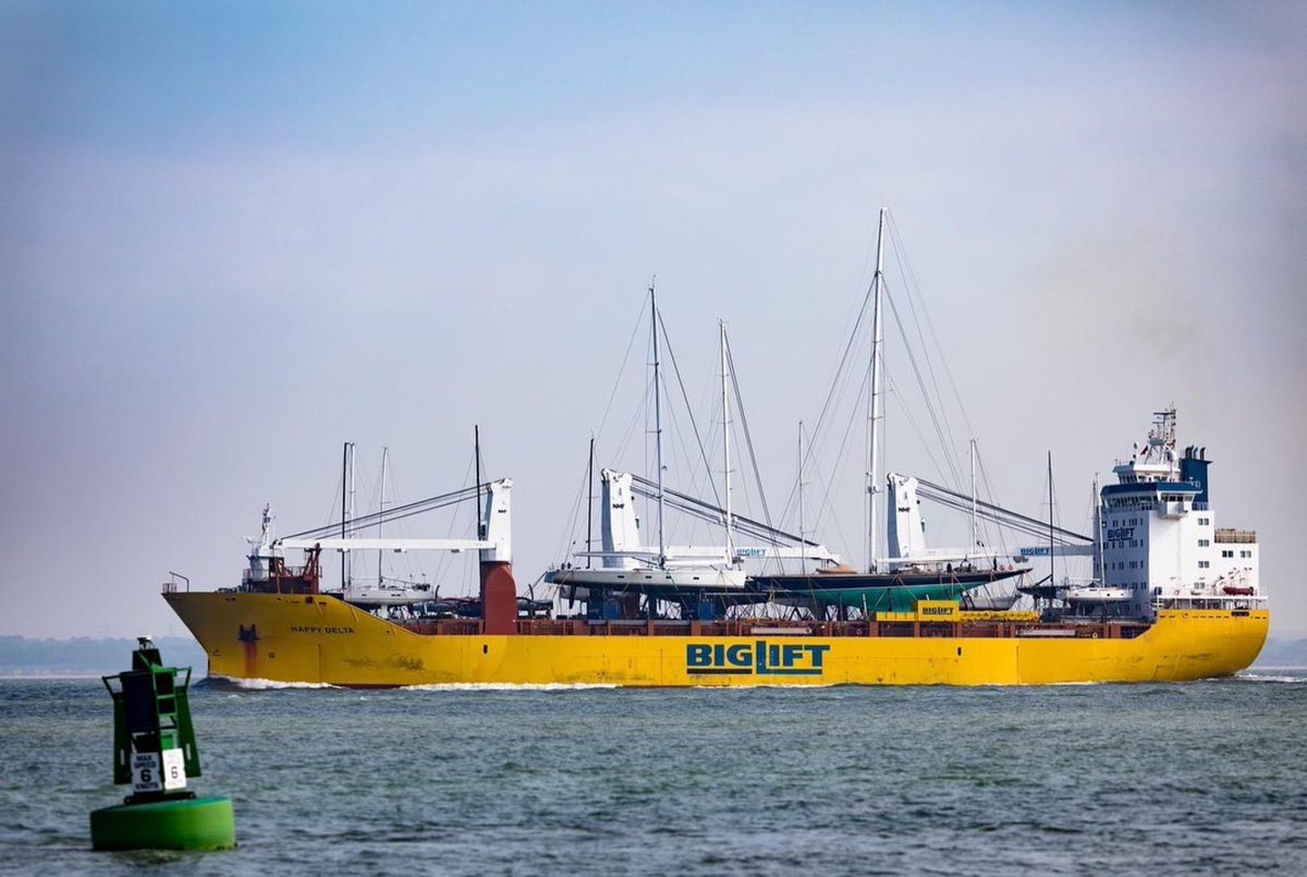 Huisfit's tweet photo. Big Lift for TOPAZ: returning to Huisfit at Royal Huisman Amsterdam.
.
#Repost @officialjclass Photo Tim Butt #topaz #returningclient #jclass #bigliftshipping #superyachtrefit #royalhuisman #expertisealacarte #professional #businesslike #reliable #huisfit https://t.co/ZIfs8O1P1v
