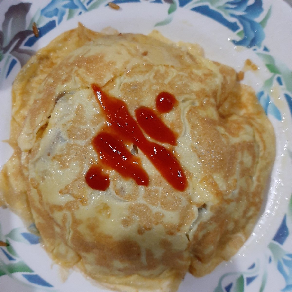 DAY #16 ㅡ 09/05 04:03 AMI MADE OMURICE WITH NU'EST LOGO ON IT I HAVE MY PREDAWN MEAL WHILE CELEBRATING NU'ESTS COMEBACK #뉴이스트_JR_아론_백호_민현_렌  #NUEST  #NUEST_The_Nocturne