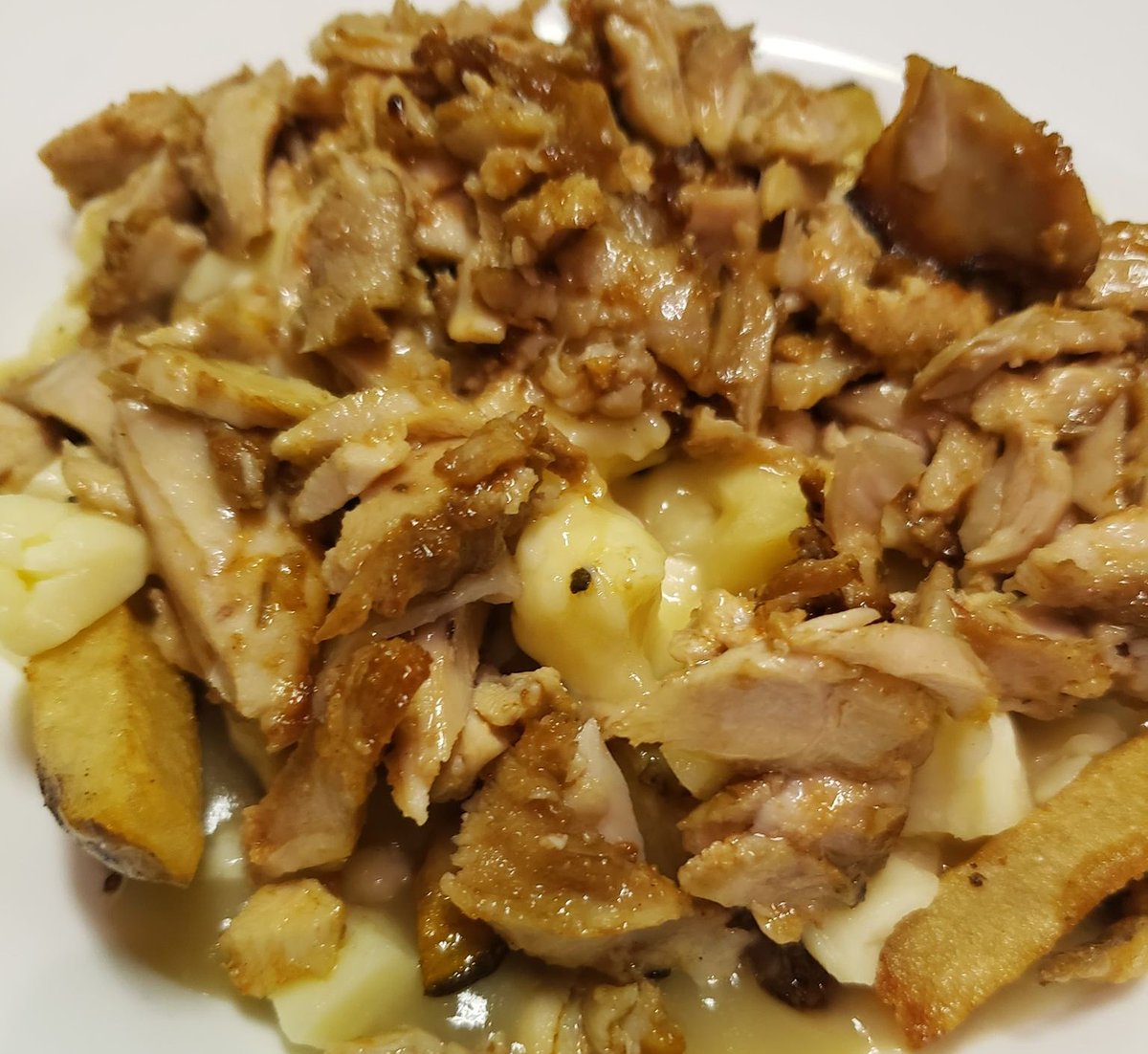 TasteOfEgypt's tweet photo. We can't be a restaurant in Canada and not have Poutine on the menu! But we can make our poutine stand out from the rest with our Chicken Shawarma Poutine. #PoutineProud #SpiceThingsUp #FoodPics https://t.co/4p8Pw40iDN