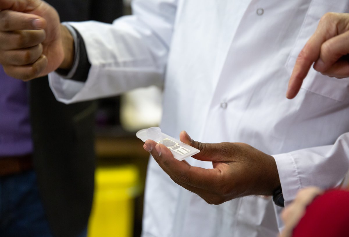 Researchers from <a href="/UCalgary/">U Calgary</a> have developed a new method to test for #COVID19 that can provide results in 30 minutes without the need for high-tech equipment and the reagents that have been in limited supply worldwide. ucalgary.ca/news/ucalgary-…