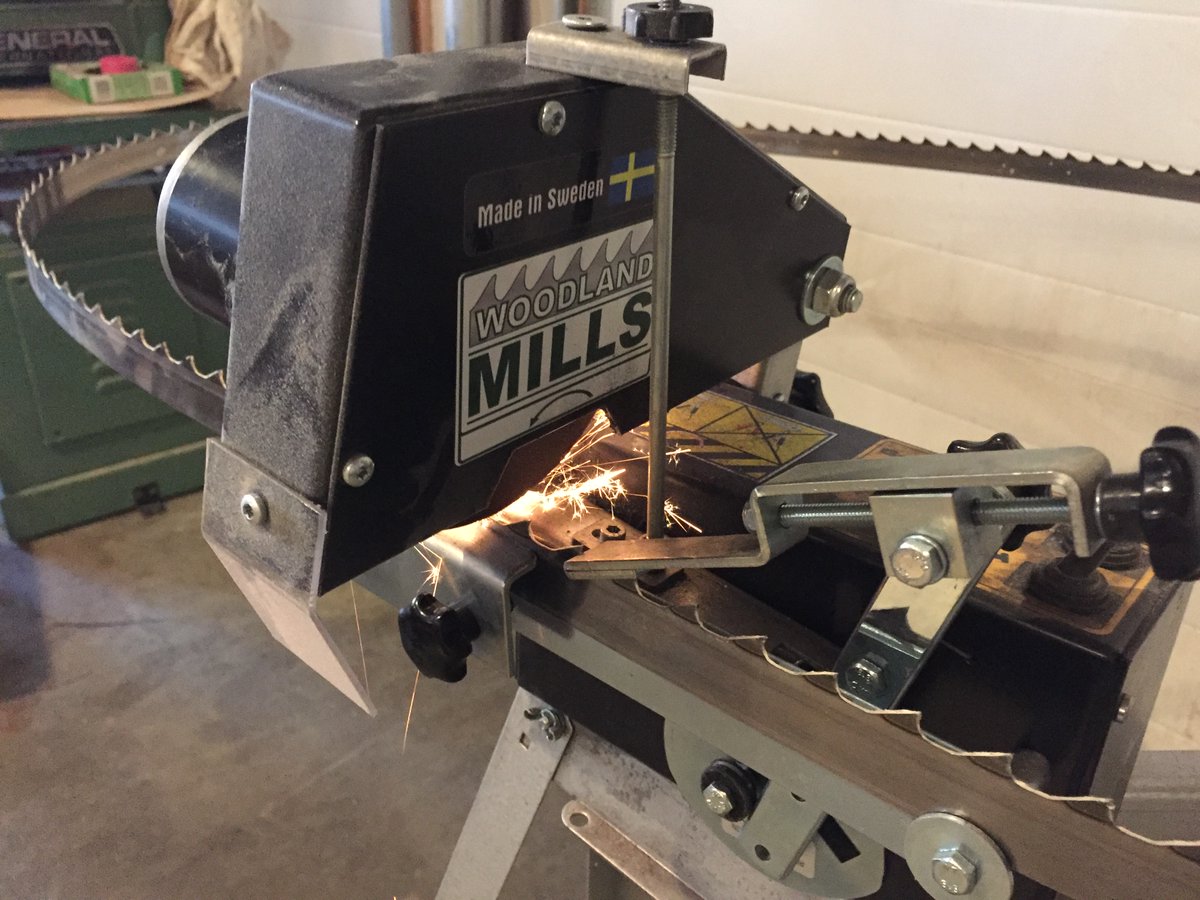 WoodlandMills's tweet photo. Having great luck with my sharpener! I am getting at least five rounds out of every blade! After five they generally start to break. Four of my last ten blades lasted seven rounds of sharpening, I could not be more happy! Peter #bladesharpener #woodlandmills #grindlux https://t.co/4YfuhQh0LG
