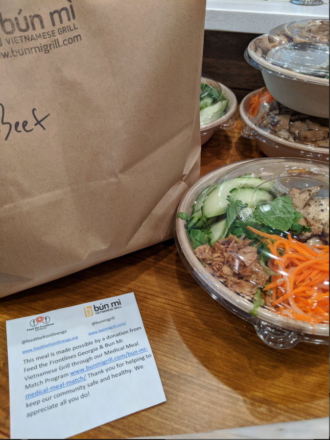 bunmigrill's tweet photo. Thanks to #feedthefrontlinesga for partnering with us to deliver 95 meals to @mercyatlanta in #Decatur. To date @bunmigrill has helped donate more than 500 meals to #medical professionals. Join us https://t.co/QUklYAzLpJ

#atlantastrong #covid19 #atlantaeater #ajcdining #atlanta https://t.co/H9vb7AdbxW
