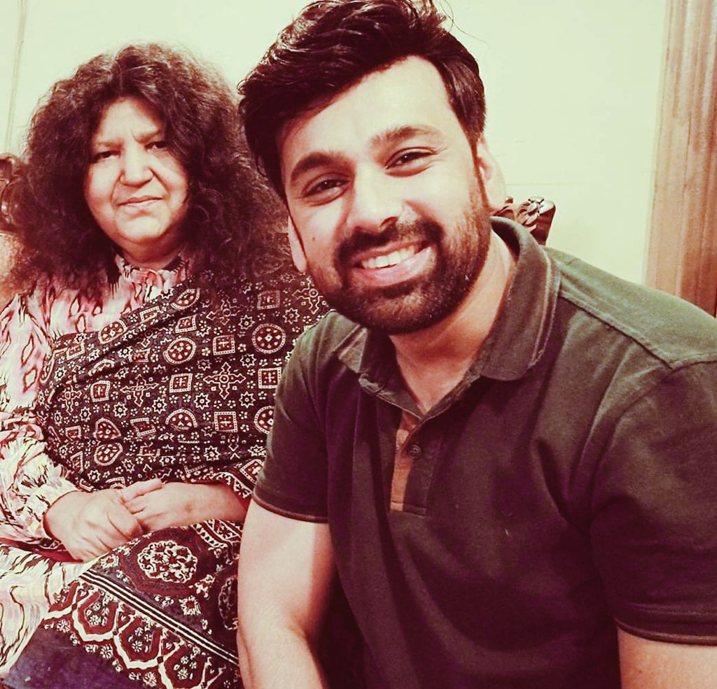 BasitSubhani's tweet image. Spent half a day with the one and only Abida Parveen at her house  discussing the unparalleled world of Sufism ... What an extraordinary humble legend she is ...

#AbidaPerveen #FromTheLibrary
