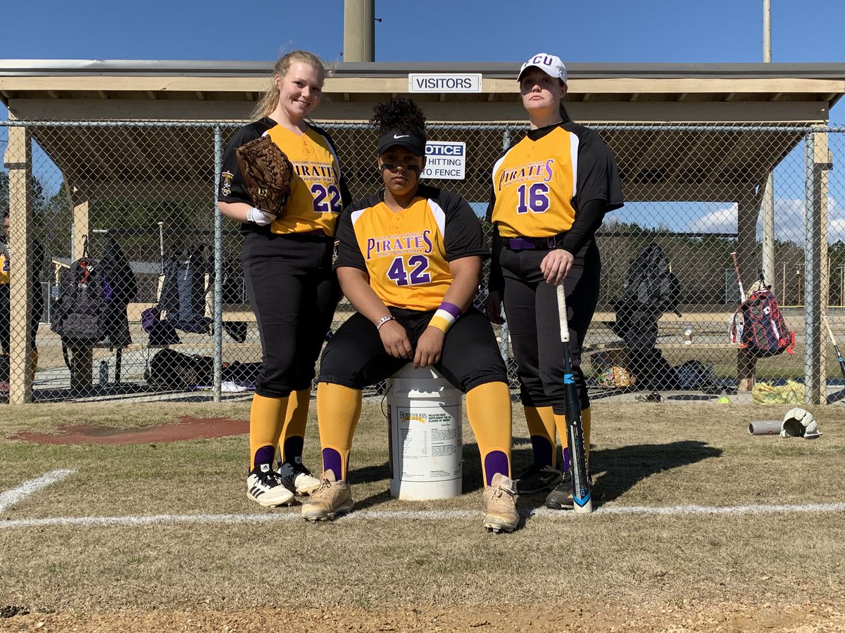 Congrats class of 2020 💜💛
Once a pirate, always a pirate!

Shoutout to @babybader16, <a href="/AliviaSutton/">Livv</a> &amp; @manderssssss_  for graduating today 🎓 

#ecu20 #ECUgrad