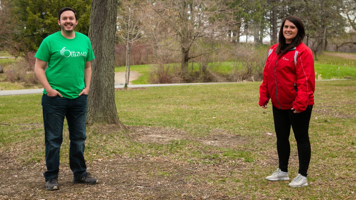 ottawacity's tweet photo. Questions about what’s okay and what’s not okay in #OttCity parks? Be on the lookout for our Parks Ambassadors! They can answer your questions and provide info so you and your loved ones can stay safe and have fun while #PhysicalDistancing. https://t.co/Pbh0x0mzHZ https://t.co/ZmunXPWcDl