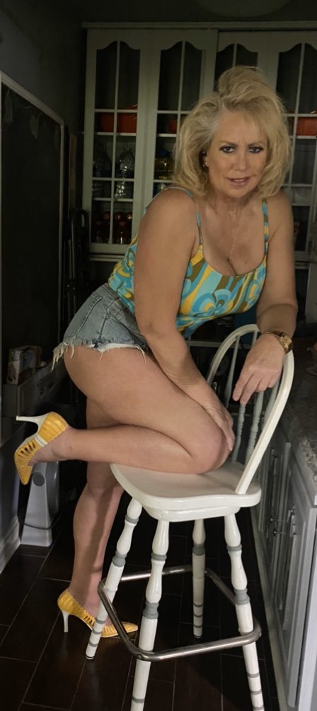 4 pic. Bunny Glamazon 1-229-630-6741 https://t.co/NGXFszCqFB