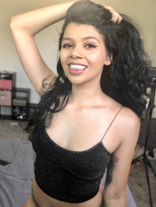 Happy Friday! My OnlyFans is $6, go treat yourself 😝😝😝 https://t.co/wupptH1NRh