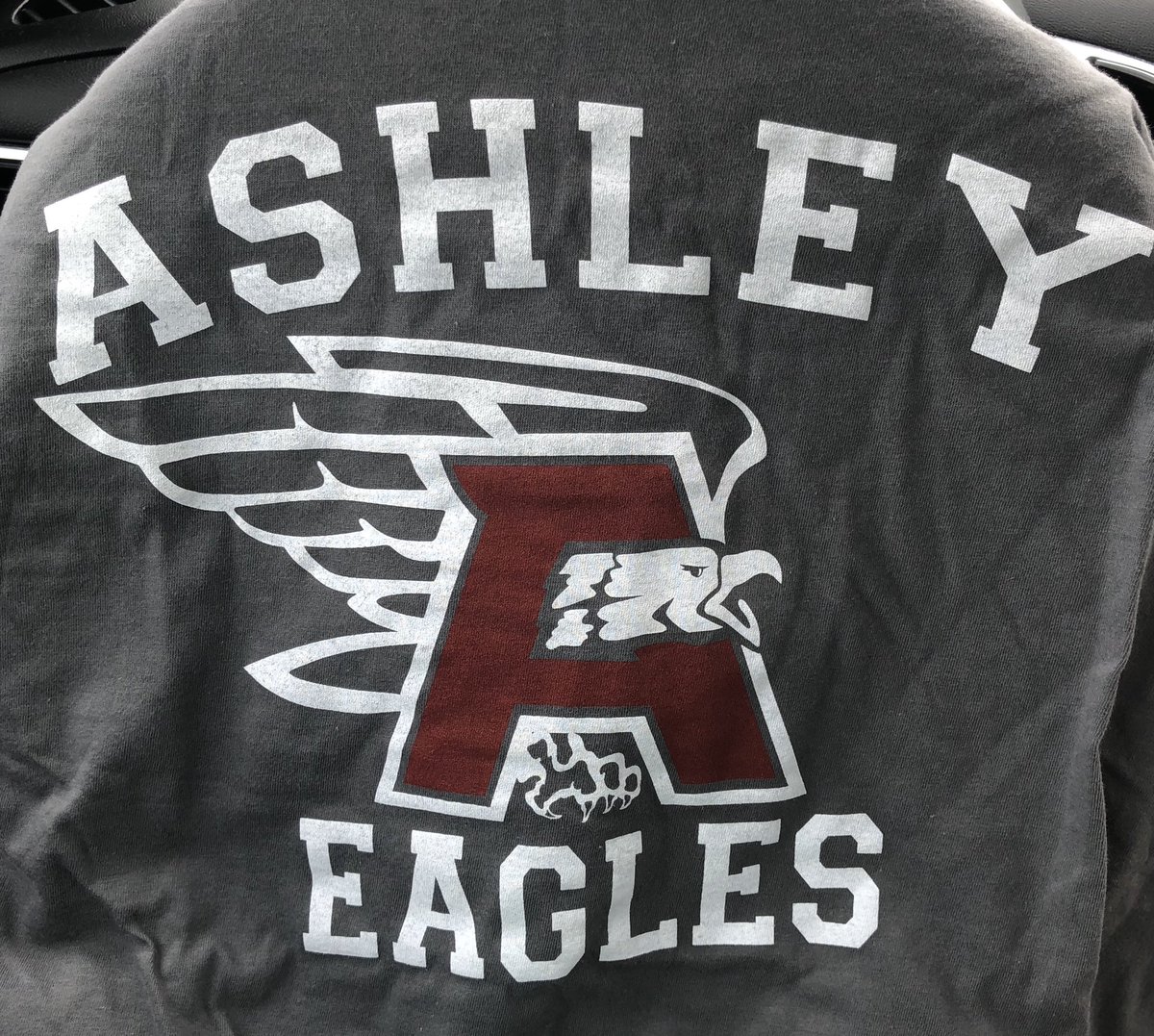 kstewartsclass's tweet photo. Thank you @AHSEagle admin for the Ashley spirit shirt and pta for the gift cards. @mccarty327 @kpunkin96 @kindness4kids @Barbour_AmandaM #NHCSchat https://t.co/U11tIJ2ORD
