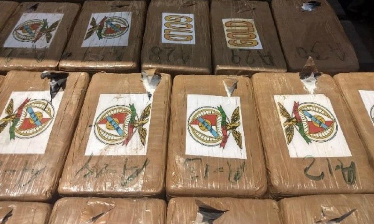 FOTOS: guarda costeira do México apreende droga com o emblema do Benfica
maisfutebol.iol.pt/incrivel/09-05…