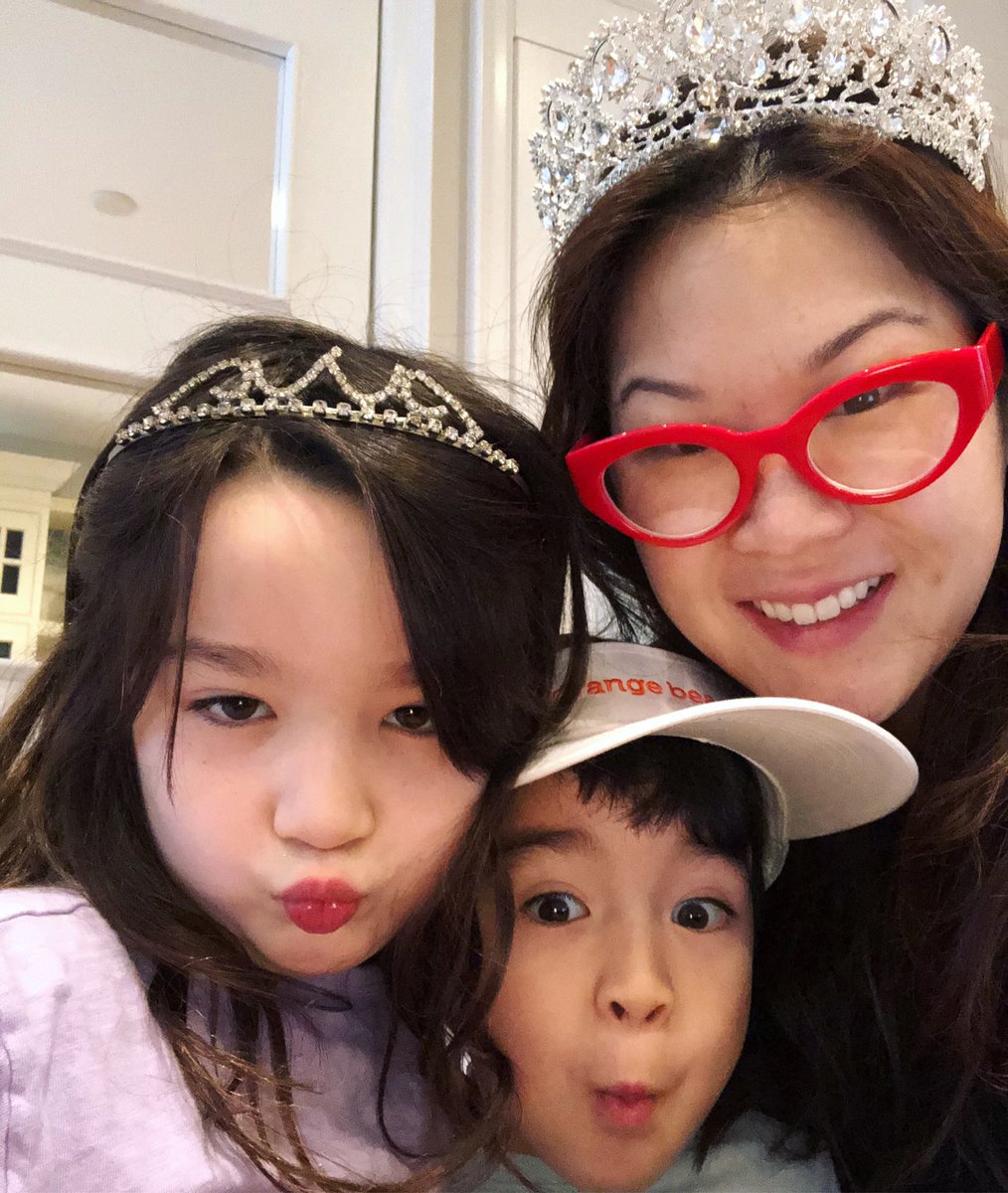 mommydibs's tweet image. Wishing all of our amazing mommy dentists a wonderful Mother’s Day weekend! Let yourself be appreciated by your loved ones, you deserve it! #mothersday2020 #mdib