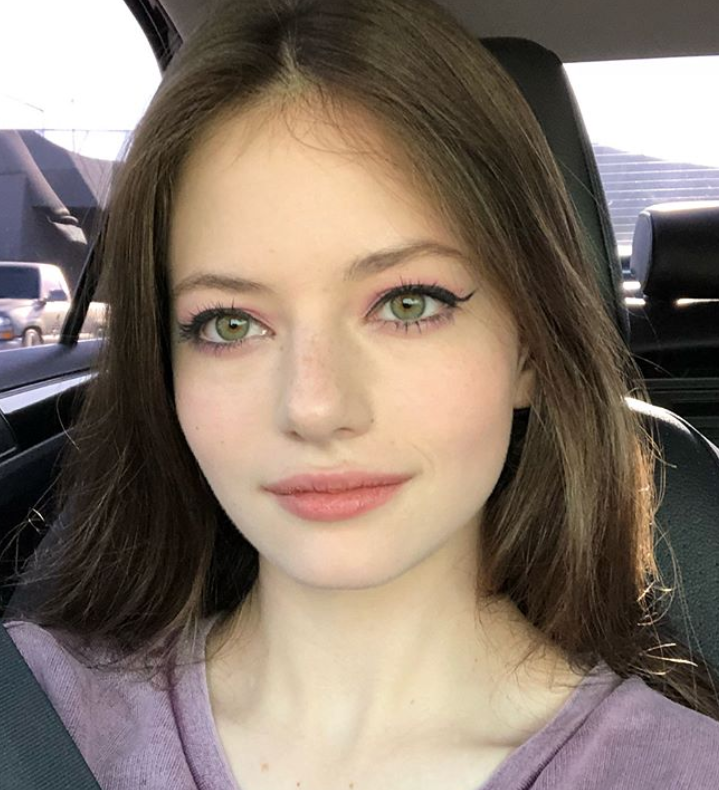 pondgitsune's tweet photo. Friendly reminder che adesso Mackenzie Foy (Renesmee Cullen) ha 19 anni ed è lì fuori looking like una divinità #BreakingDawn https://t.co/5pEKuXAuDW