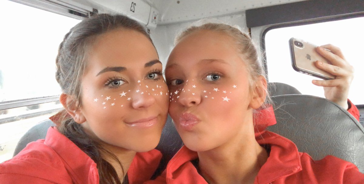 juliawiltt's tweet photo. HAPPY BIRTHDAY @Lauren3224 🤍 I miss you &amp; our car talks before cheer. I love you, hope you made the best out of your day ✨🌼💛 https://t.co/wKc5IYMbGK