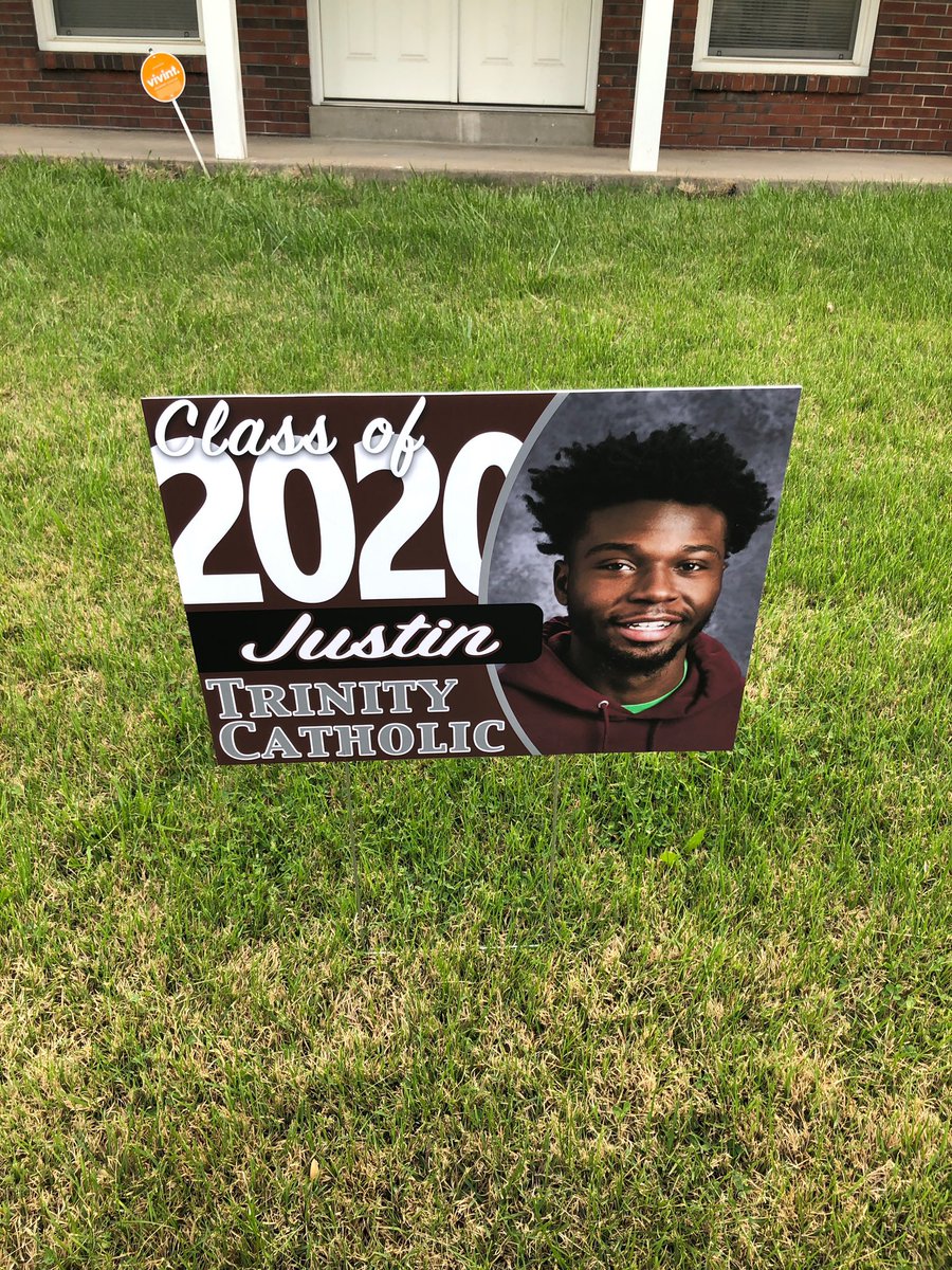 jesalise's tweet image. It’s big baby’s last day of high school!!!!!! ❤️❤️❤️❤️ love you Justo #nomorehomework