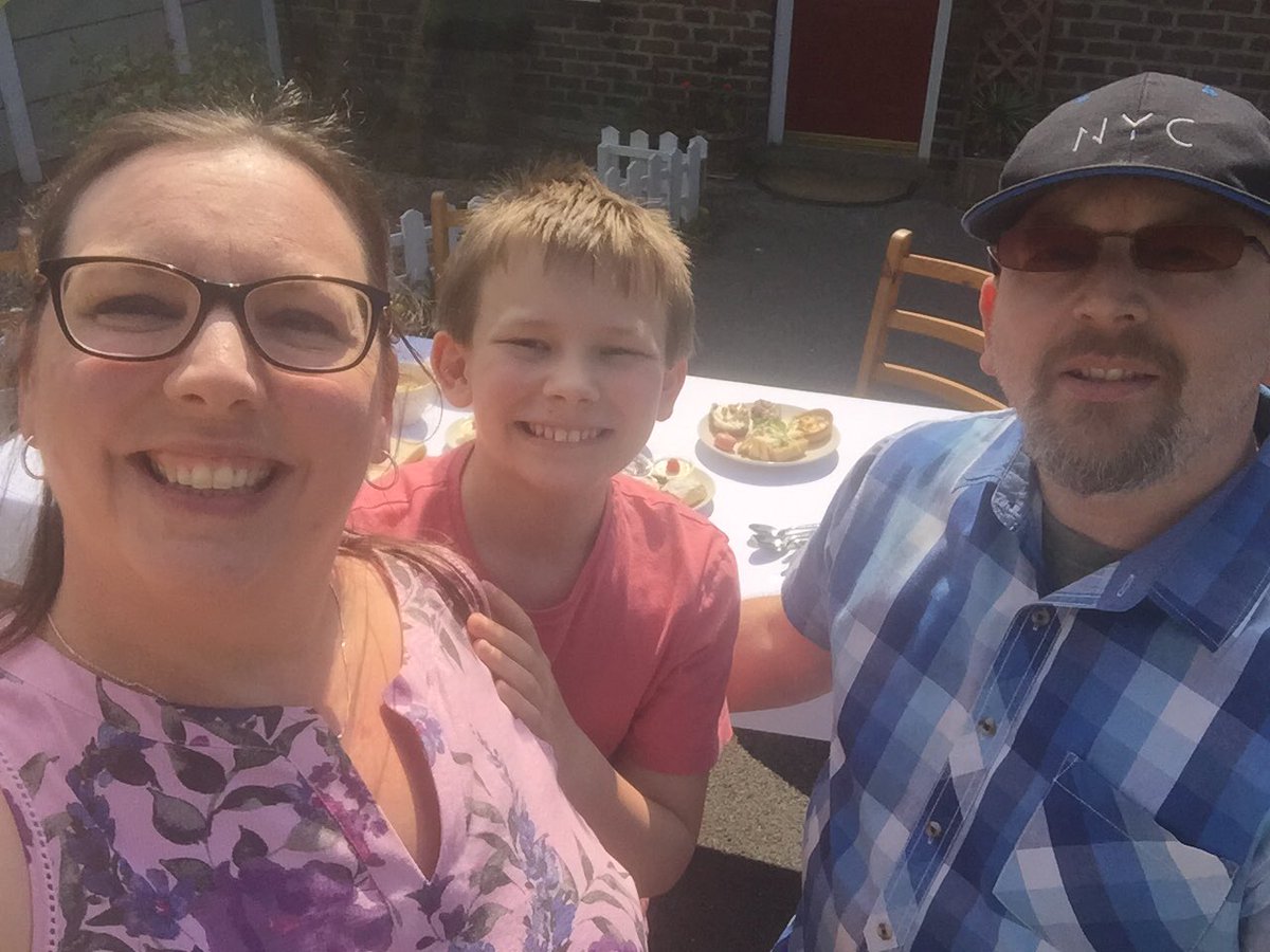 VE Day afternoon tea in front gardens ❤️❤️Swinton
