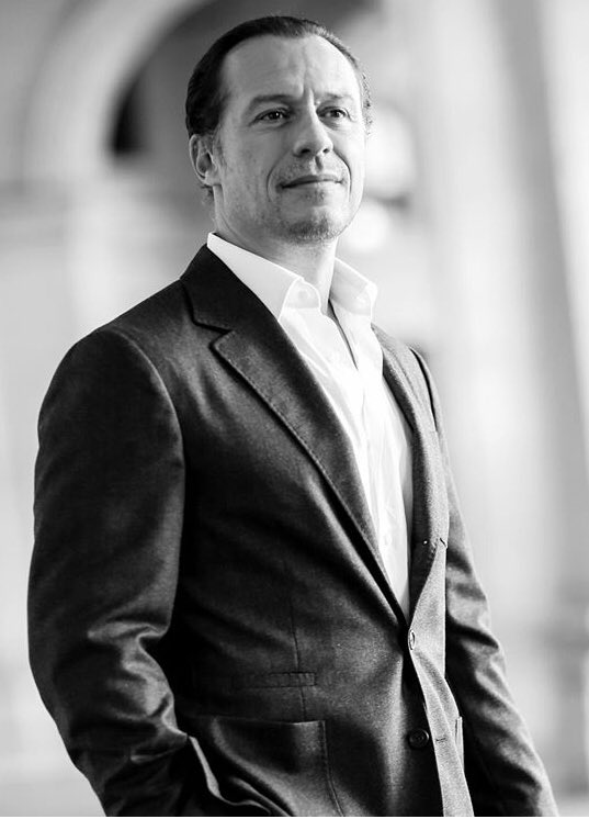 lorenza01tumblr's tweet photo. Vi presento la bellezza del cinema italiano #daviddidonatello https://t.co/87Fao5BwZ0