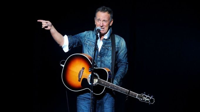hungryheartuk's tweet photo. Sorry to be quiet on here - that #Springsteenathon has really taken it out of us 😂 thank you for everything you did over that weekend - it’s been amazing reading back over all your tweets & instas that we didn’t get to see while we were doing it! It really was fun wasn’t it 😆 https://t.co/1Bzwwgi4qt