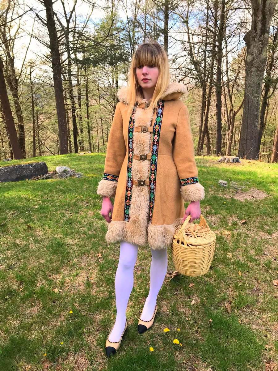 fashionshesays2's tweet photo. Backyard walk in vintage #embroideredcoat #dufflecoat #janebirkin #basketbag #countryhouse #fashionblogger https://t.co/NHF0hdKMnu