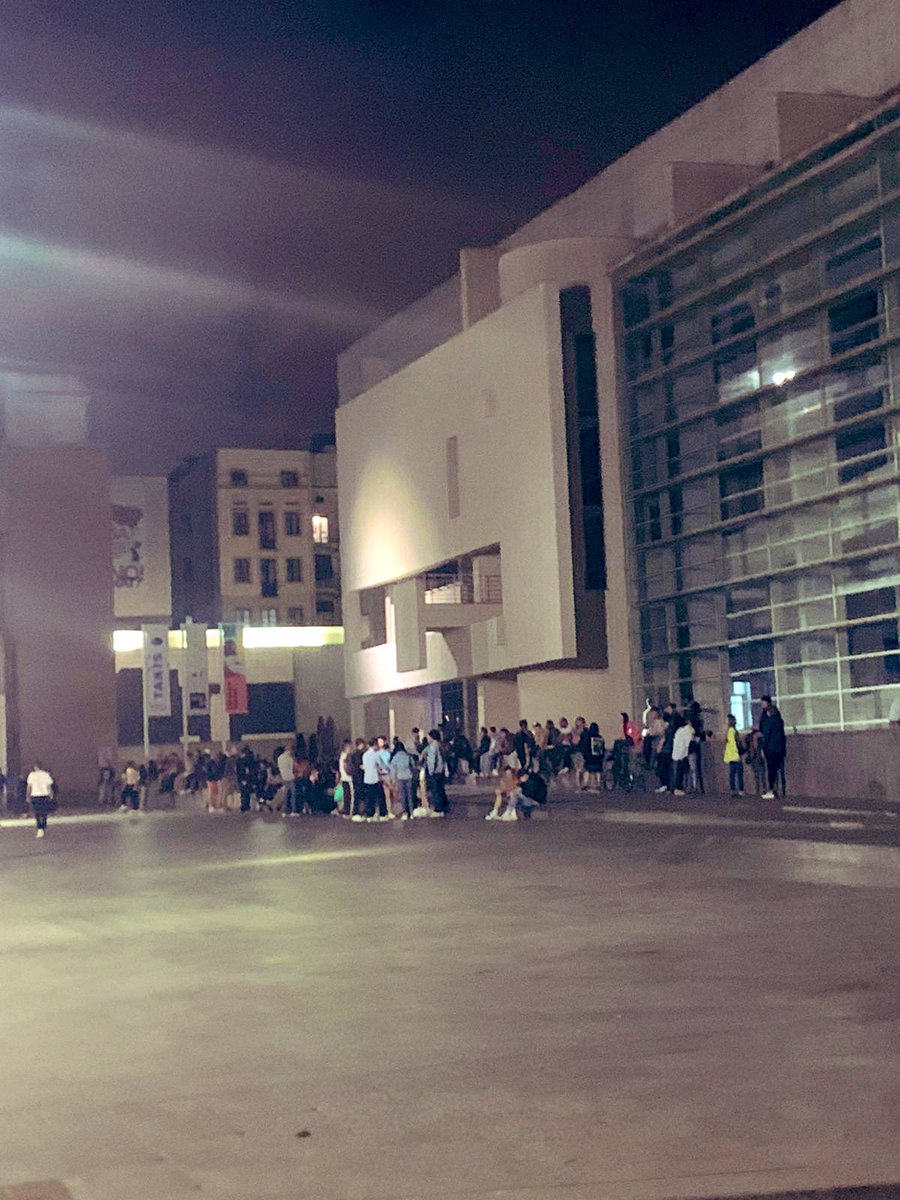 tsunamiveinal's tweet photo. No ens correspon #jutjar... 22:00h al #macba. De nou fem una #crida a la #responsabilitat. @barcelona_GUB @mossos ??
Recordem que la #COVIDー19 NO HA MARXAT I ENCARA COMPARTIM ESPAI AMB ELLA.
#conciènciasocial
#COVIDー19.
#civisme #salut https://t.co/V6LWbyF1Nf