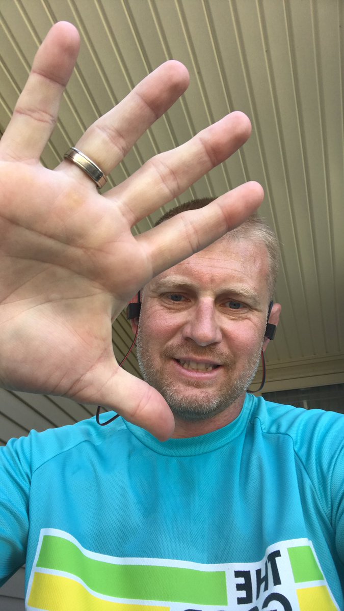 DerekKeasling's tweet image. Day 5 run of the @AuroraMiddlePE #FitnessChallenge2020 is complete. Nice easy 4.5 miles today. Was a lot of fun working toward this goal with the whole @aurorahuskies community.