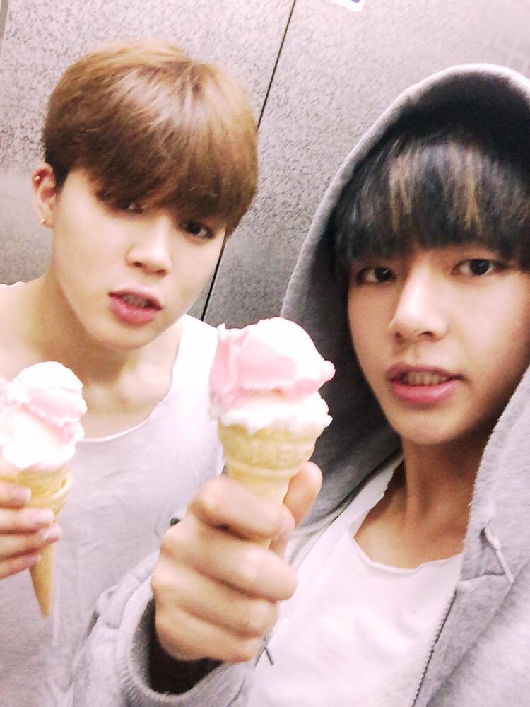 their lil ice cream dates