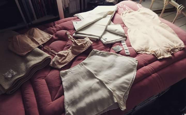 Diary_DressHist's tweet photo. 🎉 Victory in Europe Day 🎉 Sharing the personal collection of Utility Scheme pieces, with photographs of my Gma Irene (WAAF) and Grandpa Alec (RAMC), alongside Grandpa Alec's medals, laid out atop a Utility eiderdown.
#DTH #Specialisms #CC41 https://t.co/nk2CEK0GHv