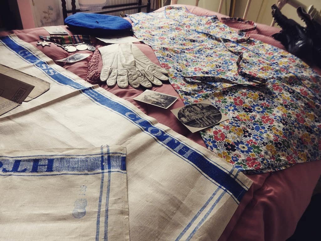 Diary_DressHist's tweet photo. 🎉 Victory in Europe Day 🎉 Sharing the personal collection of Utility Scheme pieces, with photographs of my Gma Irene (WAAF) and Grandpa Alec (RAMC), alongside Grandpa Alec's medals, laid out atop a Utility eiderdown.
#DTH #Specialisms #CC41 https://t.co/nk2CEK0GHv